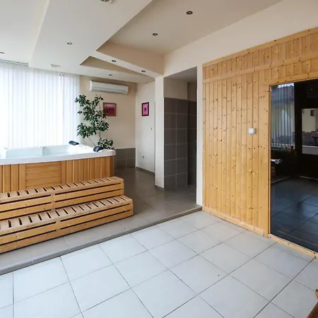 Hotel Sharkov Family 3*