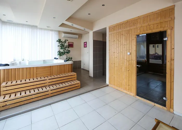 Hotel Sharkov Family 3*